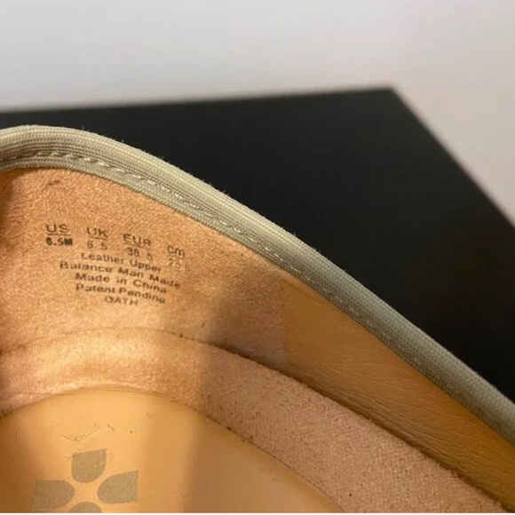 Naturalizer Pointed Toe Pumps. Size 8.5 - Picture 8 of 8